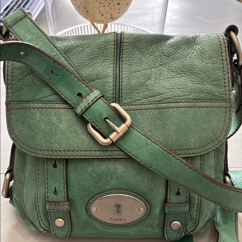 Fossil leather crossbody. Green.
